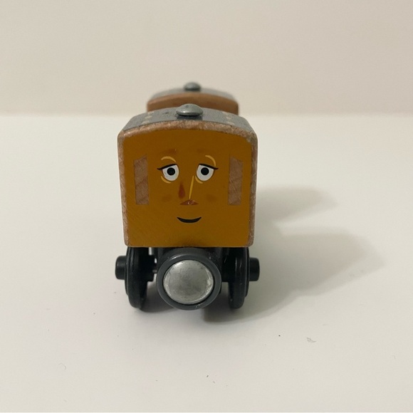 Thomas & Friends Wooden Clarabel Train - Picture 11 of 13